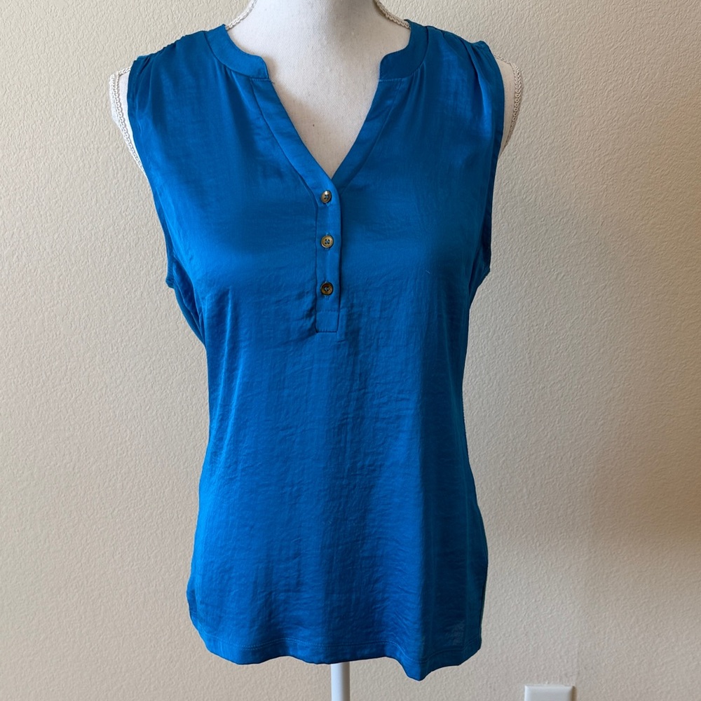 The Limited Blue Button-Front Sleeveless Blouse